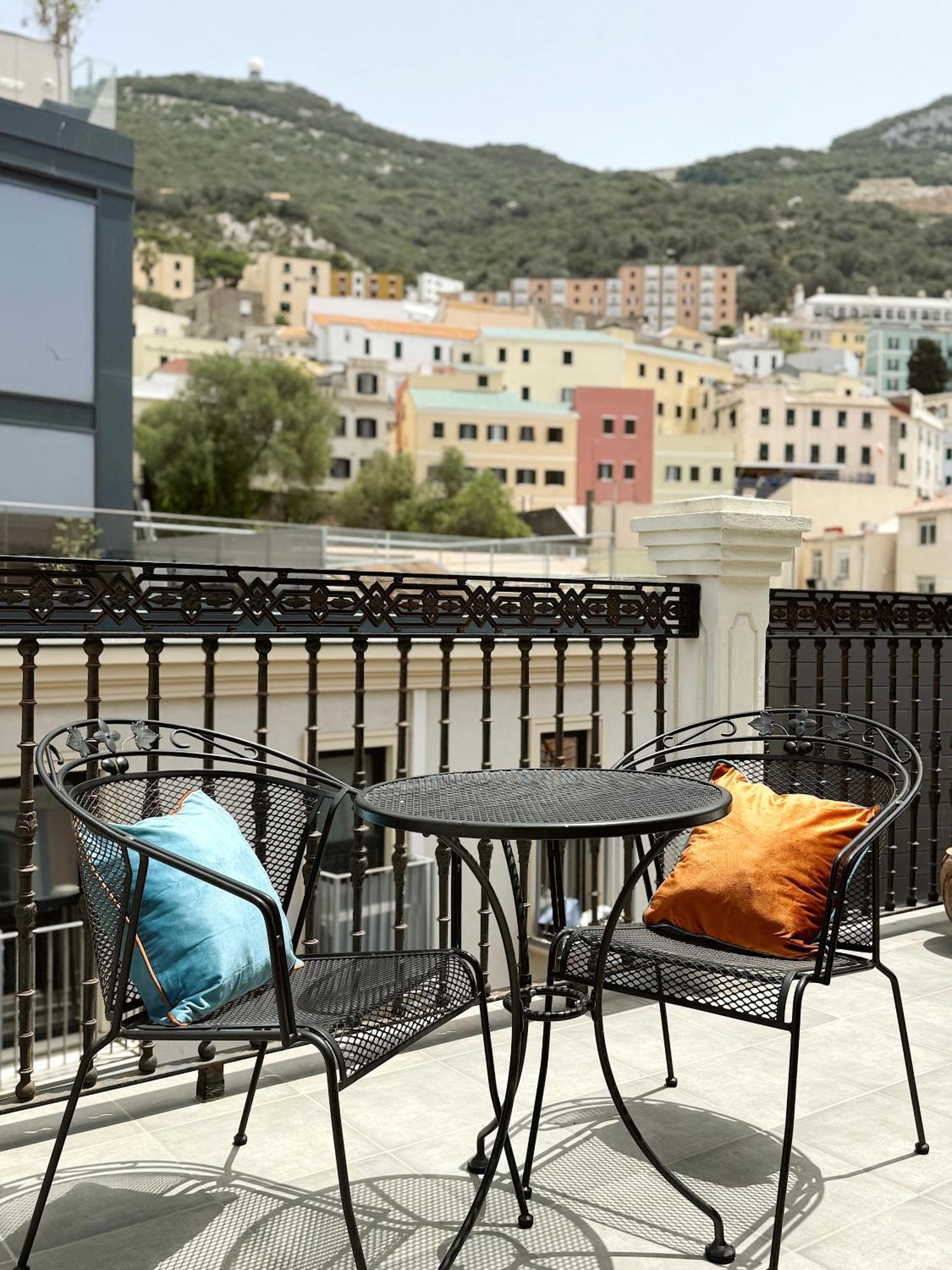 Master Penthouse Double Room Ensuite With Private Terrace - Grand Central House Gibraltar Buitenkant foto